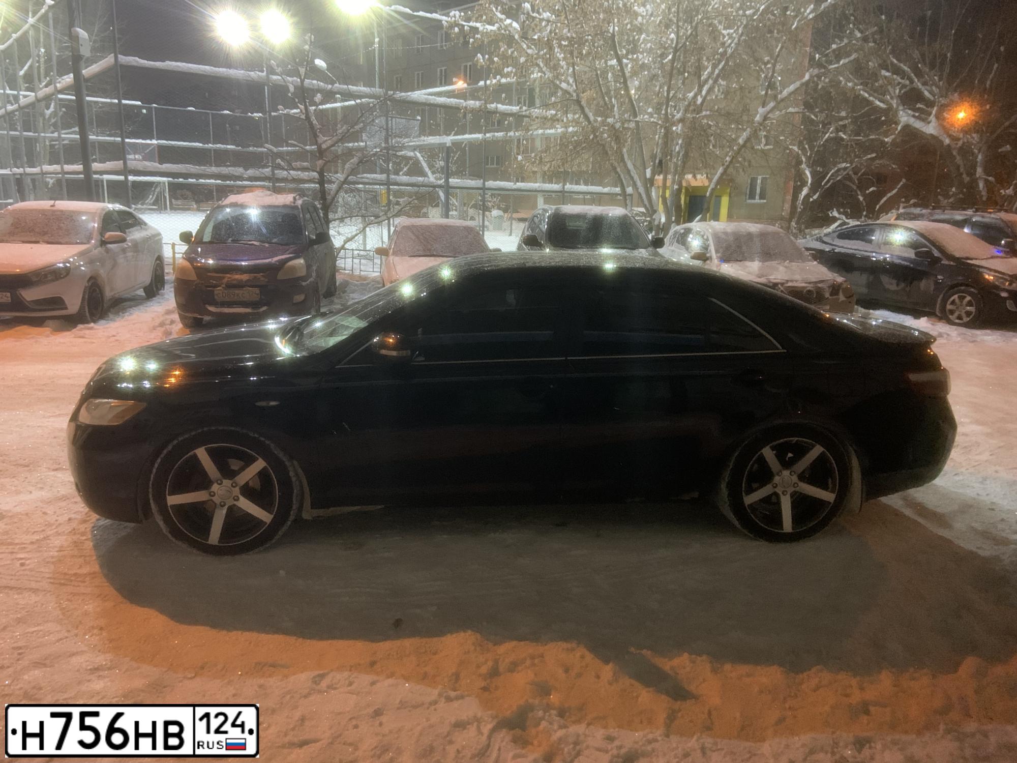 Фото автомобиля TOYOTA CAMRY, 2007 — госномер Т266ТМ124. Цвет: ЧЕРНЫЙ