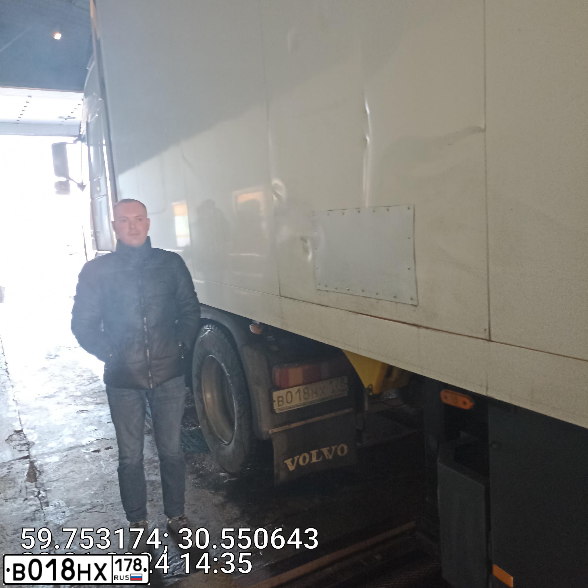 Фото автомобиля VOLVO SERIE FH /4X2/, 2009 — госномер В018НХ178. Цвет: БЕЛЫЙ