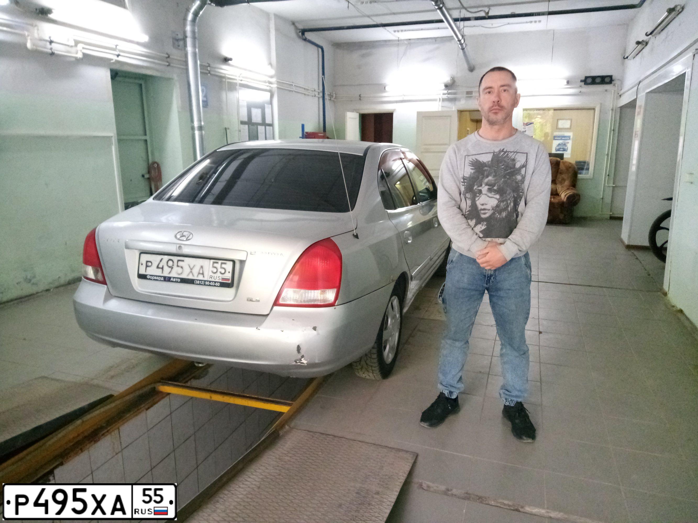 Фото автомобиля HYUNDAI ELANTRA, 2002 — госномер А049РУ155. Цвет: СЕРЕБРИСТЫЙ