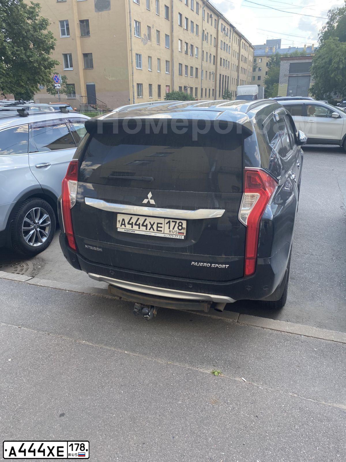 Фото автомобиля MITSUBISHI PAJERO SPORT, 2013 — госномер О643ОТ198. Цвет: СЕРЫЙ