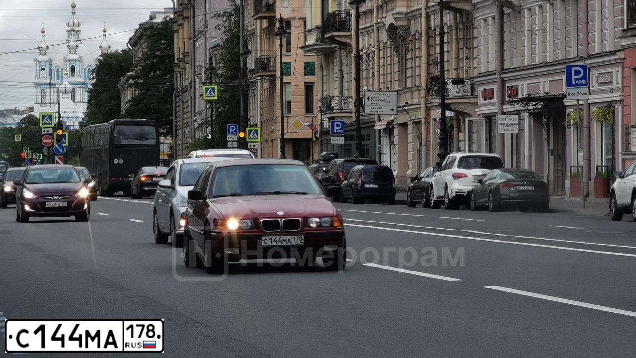 Фото автомобиля BMW SERIE 3, 1991 — госномер С144МА178. Цвет: ВИШНЕВЫЙ