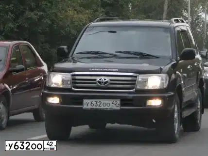 Фото автомобиля TOYOTA LANDCRUISER, 2006 — госномер У632ОО42. Цвет: ЧЕРНЫЙ