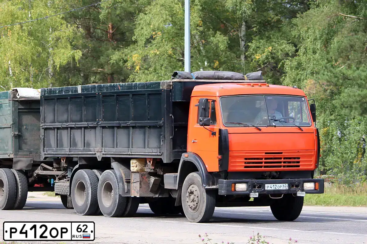Фото автомобиля KAMAZ 53215 /6X4/, 2007 — госномер Р412ОР62. Цвет: Оранжевый