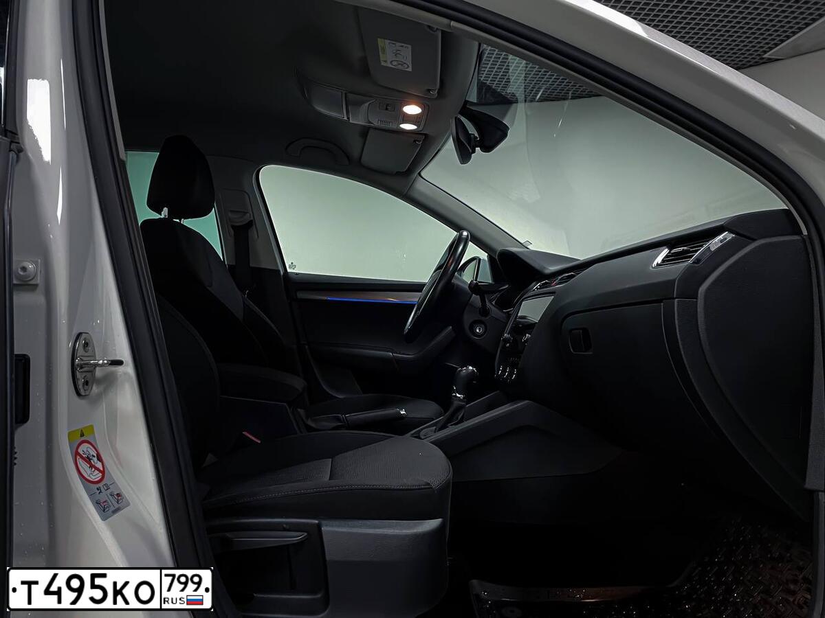 Фото автомобиля SKODA OCTAVIA, 2018 — госномер А438ОА252. Цвет: Белый