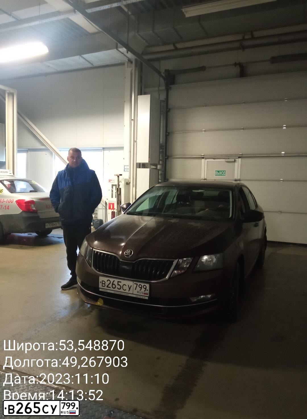 Фото автомобиля SKODA OCTAVIA, 2019 — госномер В265СУ799. Цвет: Коричневый