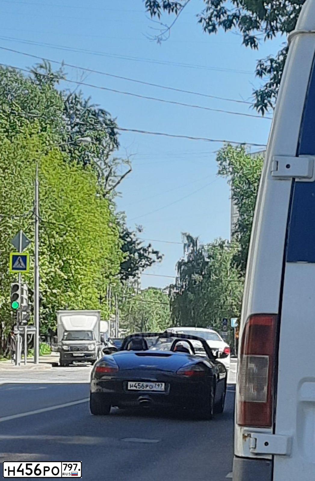 Фото автомобиля ПОРШЕ BOXSTER, 2000 — госномер Т408МС39. Цвет: ЧЕРНЫЙ