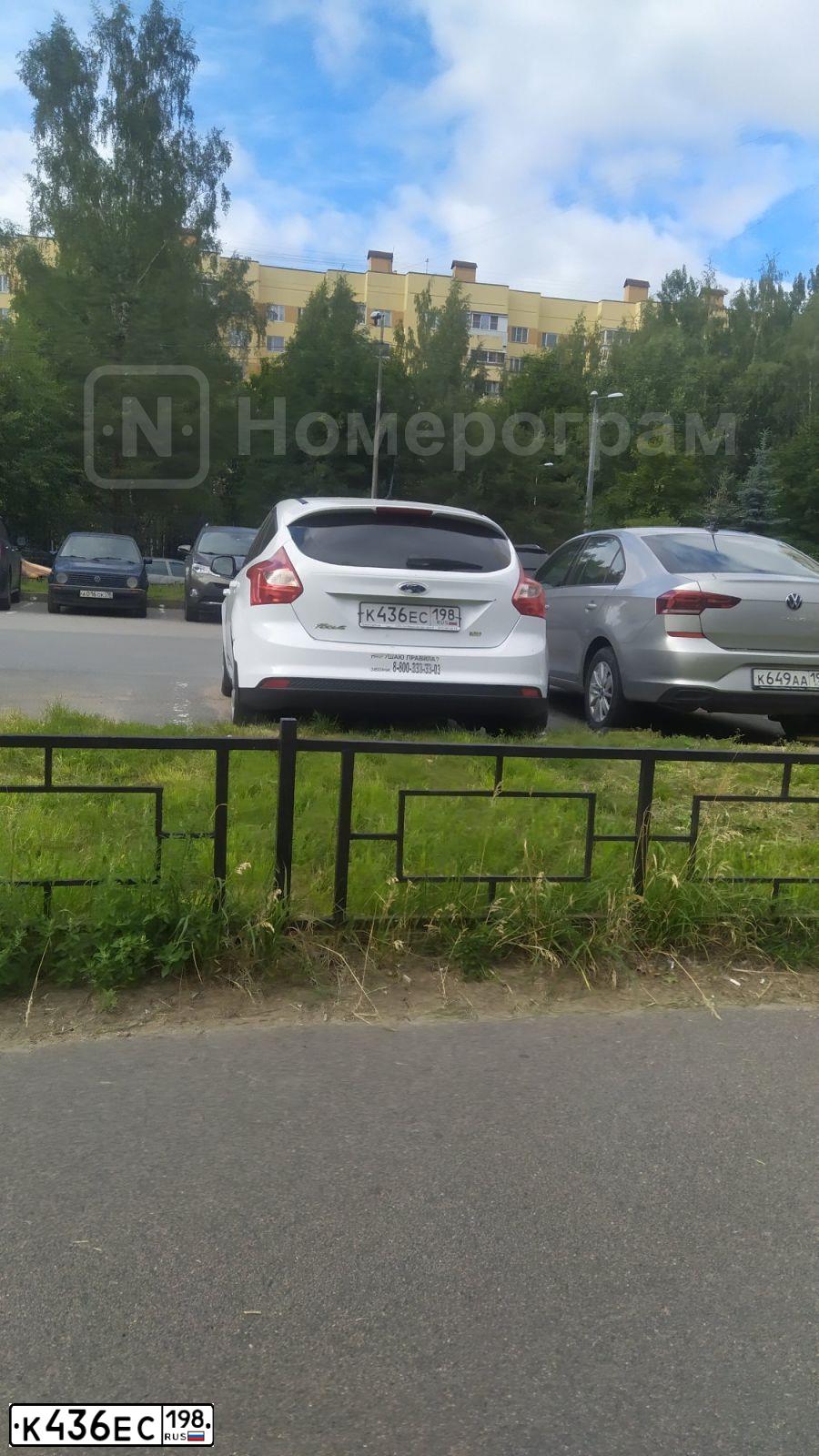Фото автомобиля FORD FOCUS, 2014 — госномер К436ЕС198. Цвет: Белый
