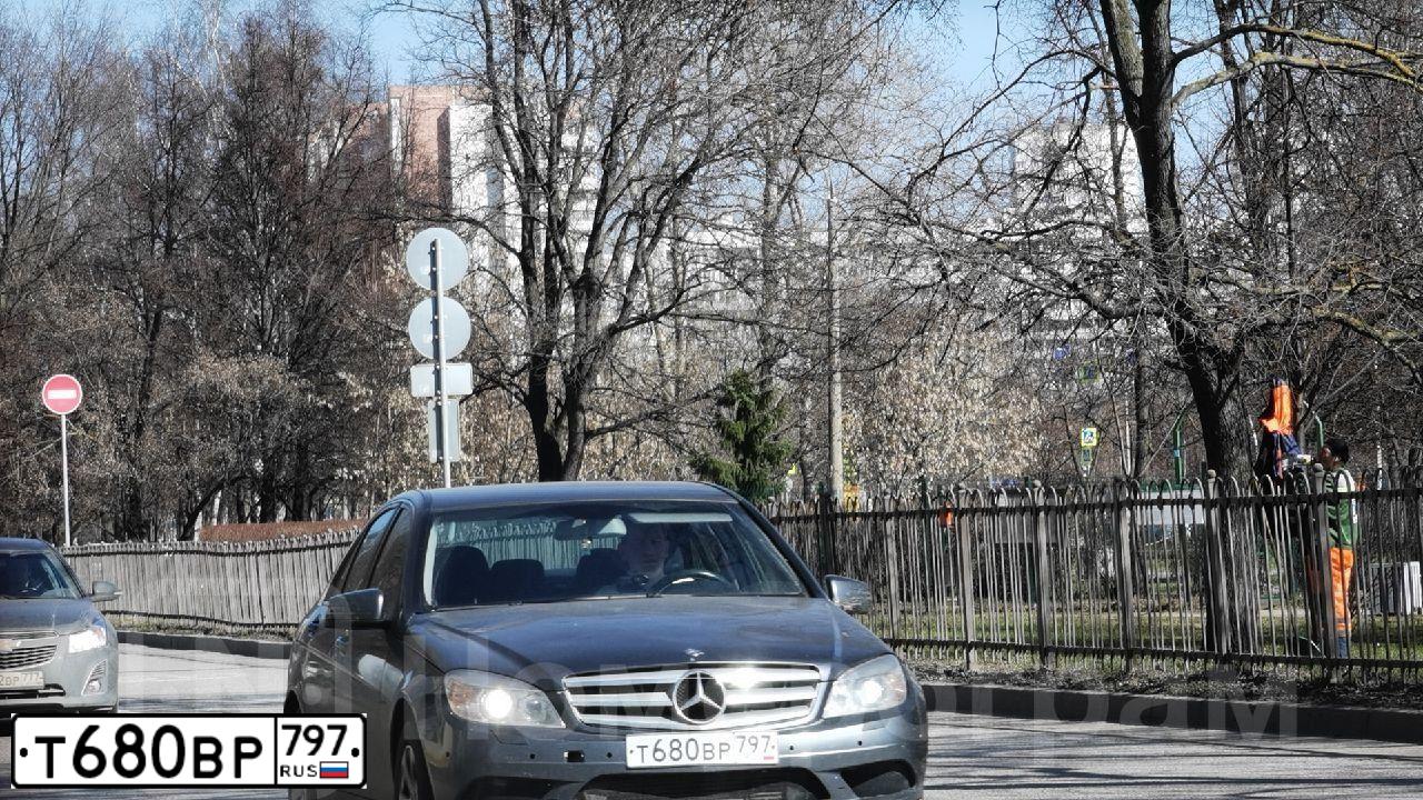 Фото автомобиля MERCEDES-BENZ C180, 2009 — госномер В196ВЕ550. Цвет: Серый