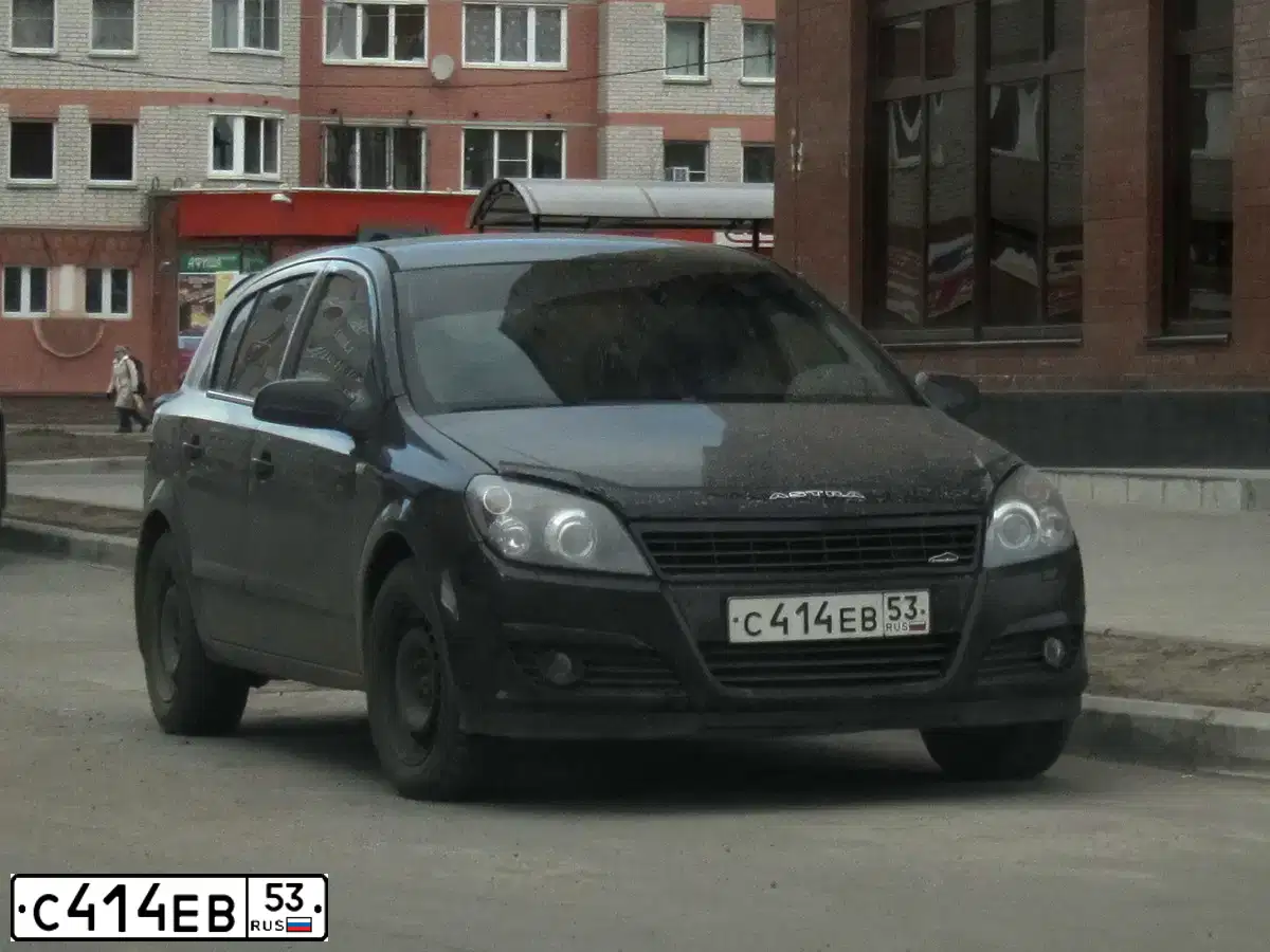 Фото автомобиля OPEL ASTRA, 2006 — госномер С180ОХ53. Цвет: ЧЕРНЫЙ