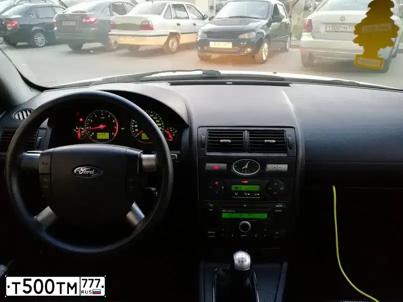 Фото автомобиля VOLKSWAGEN POLO, 2016 — госномер Т500ТМ777. Цвет: СЕРЕБРИСТЫЙ