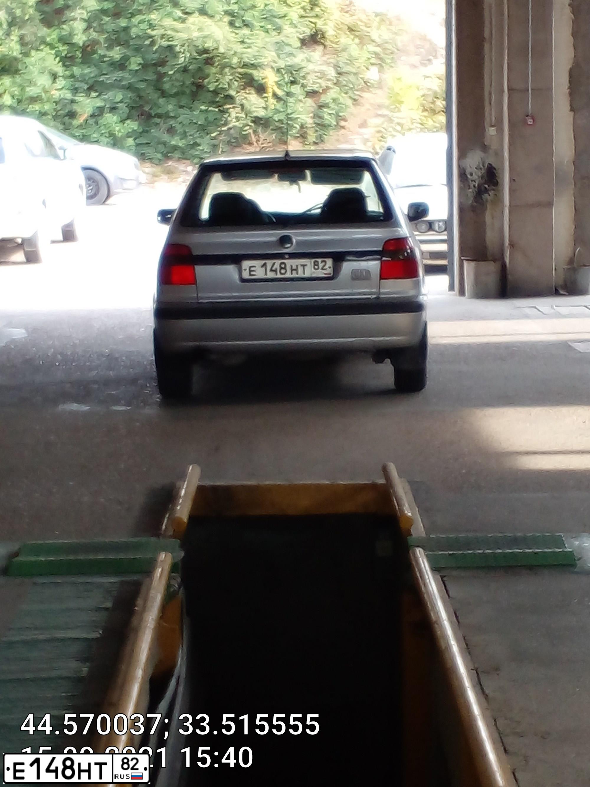 Фото автомобиля SKODA FELICIA, 1998 — госномер Е148НТ82. Цвет: СЕРЫЙ