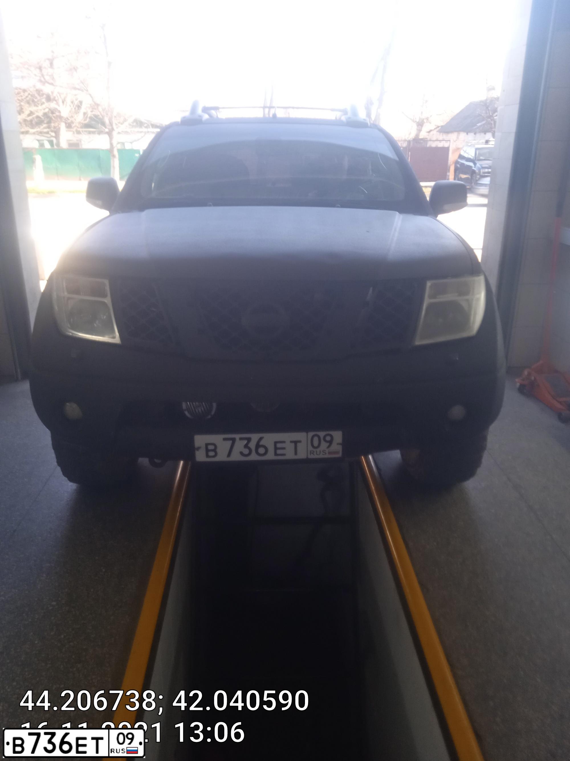 Фото автомобиля NISSAN NAVARA, 2007 — госномер А884КТ30. Цвет: ЧЕРНЫЙ