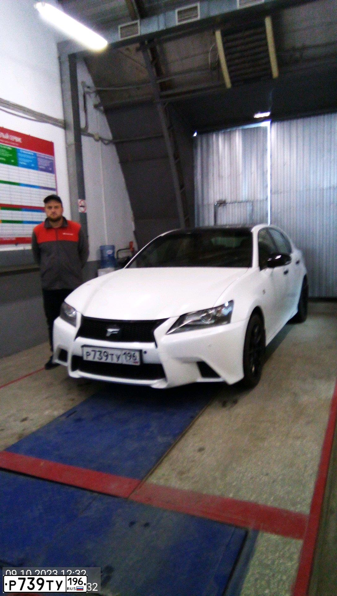 Фото автомобиля LEXUS GS, 2012 — госномер Р118НЕ186. Цвет: Белый