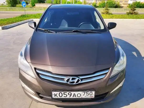 Фото автомобиля HYUNDAI SOLARIS, 2015 — госномер А577ХН43. Цвет: Коричневый