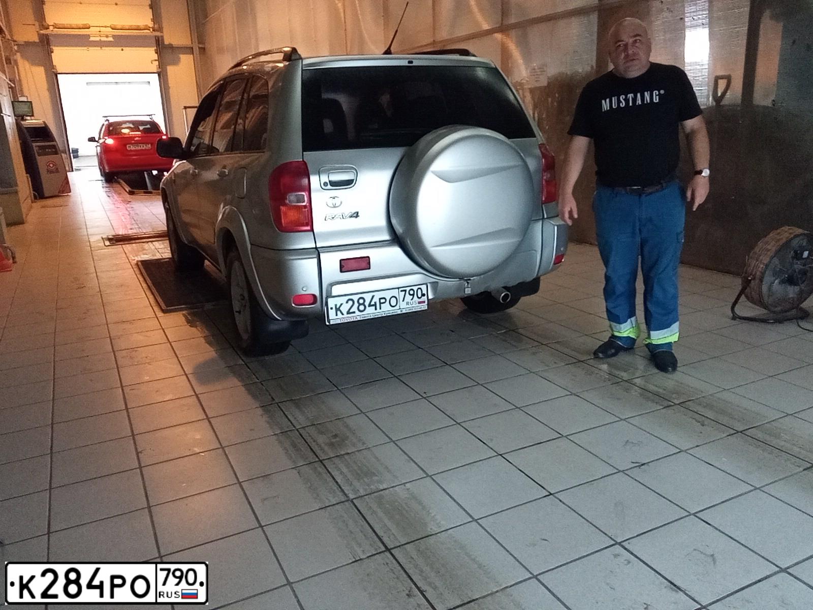 Фото автомобиля TOYOTA RAV4, 2002 — госномер С227ХВ199. Цвет: Серый