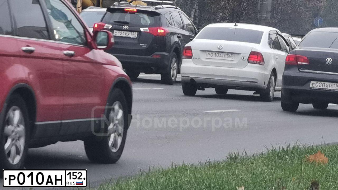 Фото автомобиля VOLKSWAGEN POLO, 2017 — госномер Р010АН152. Цвет: Белый