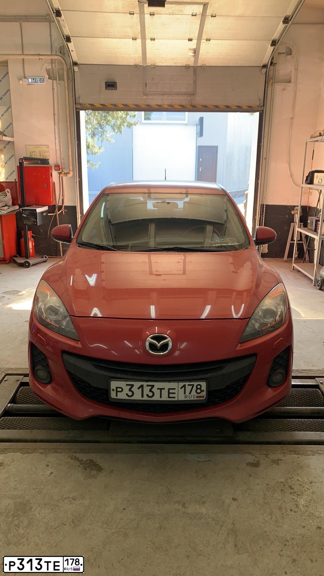 Фото автомобиля MAZDA 3, 2011 — госномер Р313ТЕ178. Цвет: КРАСНЫЙ