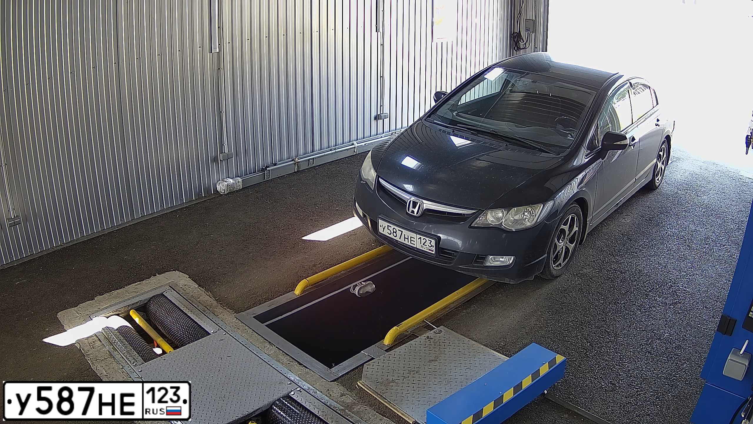 Фото автомобиля HONDA CIVIC, 2008 — госномер У587НЕ123. Цвет: ЧЕРНЫЙ