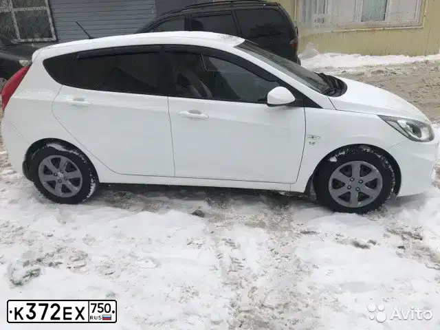 Фото автомобиля HYUNDAI SOLARIS, 2014 — госномер К372ЕХ750. Цвет: Белый