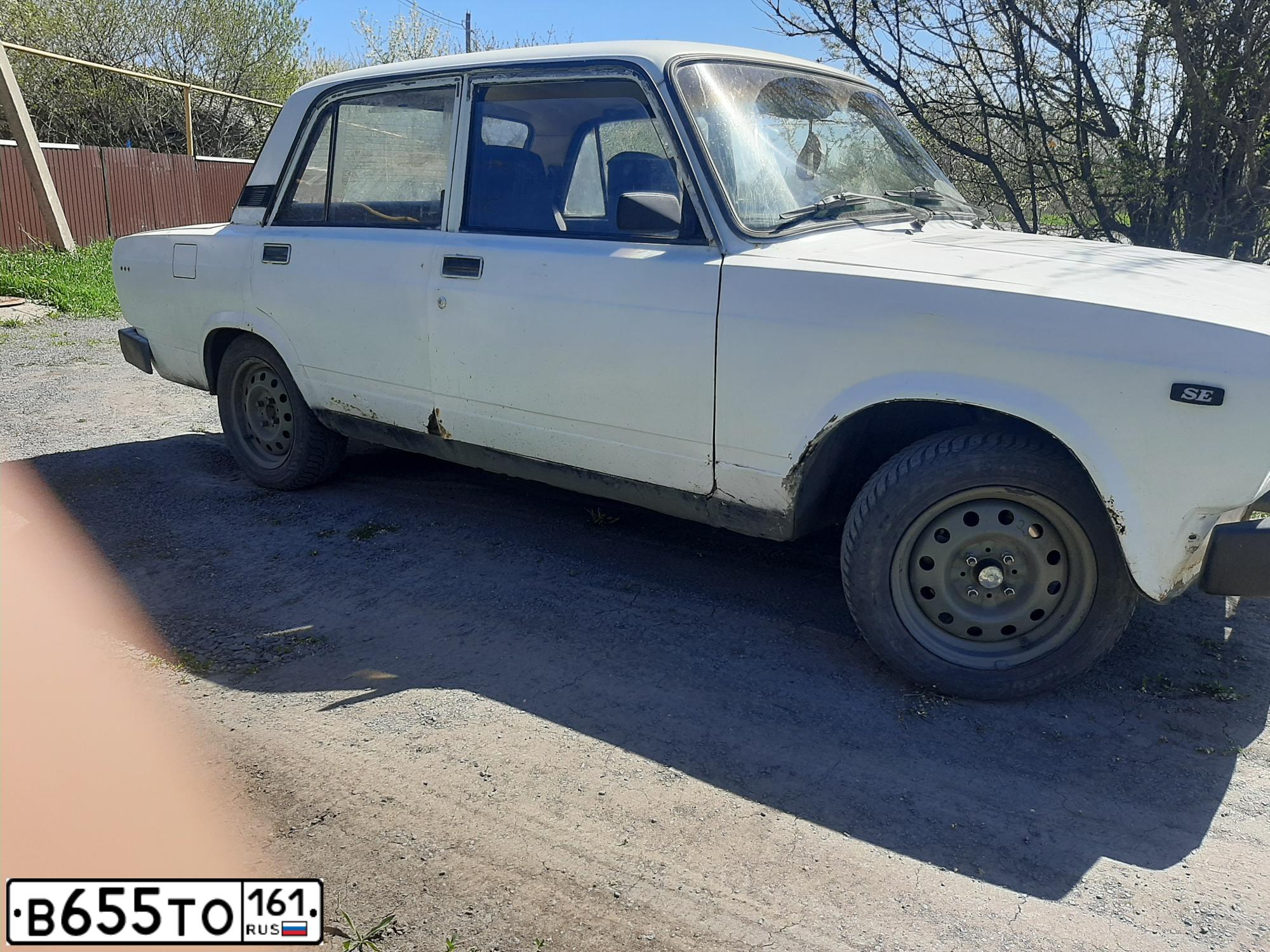 Фото автомобиля LADA 2105, 1996 — госномер В655ТО161. Цвет: Белый