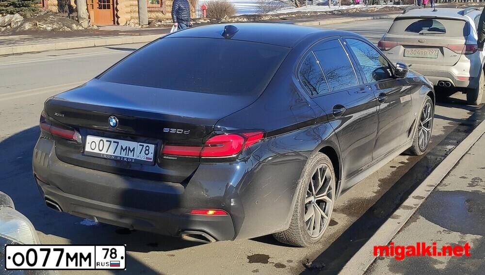 Фото автомобиля BMW БМВ 520D XDRIVE, 2019 — госномер Р813НМ198. Цвет: ЧЕРНЫЙ