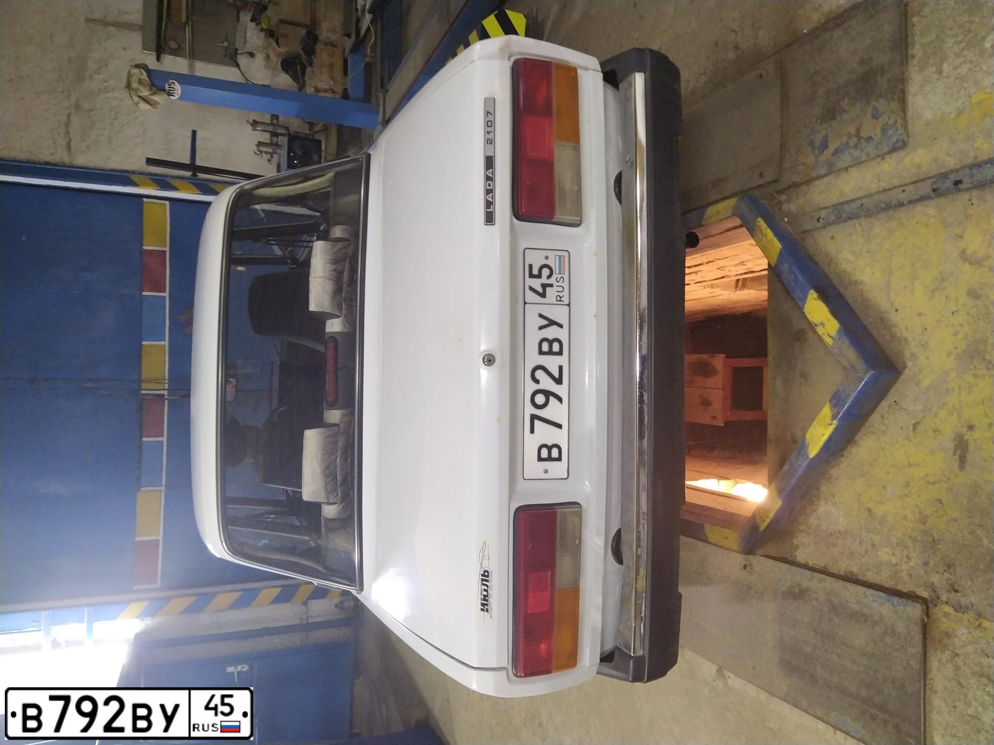 Фото автомобиля LADA 2107, 2005 — госномер В792ВУ45. Цвет: ЯРКО-БЕЛЫЙ