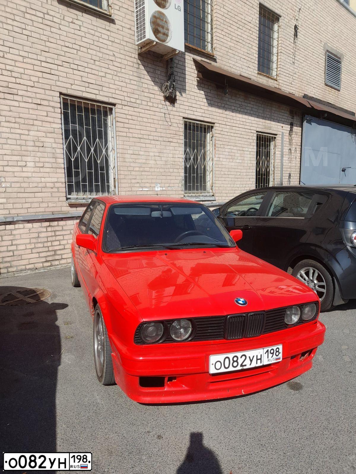 Фото автомобиля BMW SERIE 3, 1985 — госномер О082УН198. Цвет: Красный