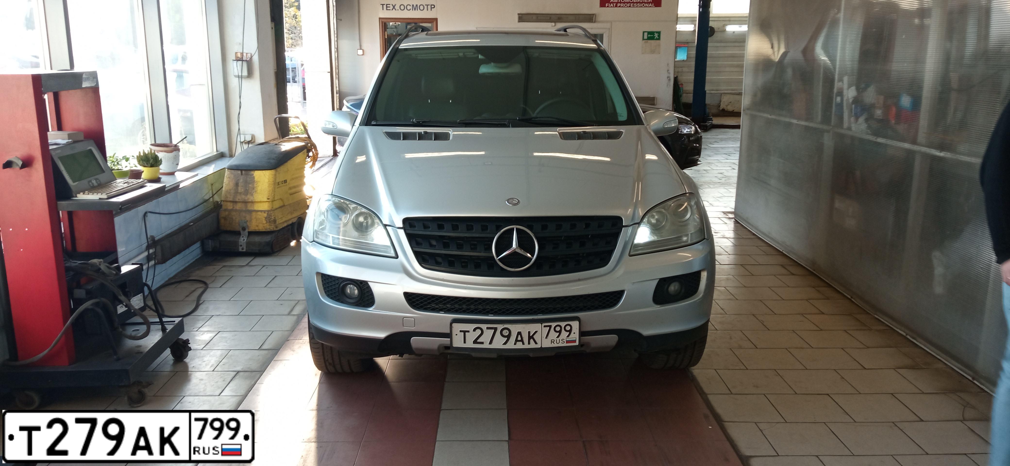 Фото автомобиля MERCEDES M-KLASSE, 2006 — госномер Т279АК799. Цвет: СЕРЕБРИСТЫЙ