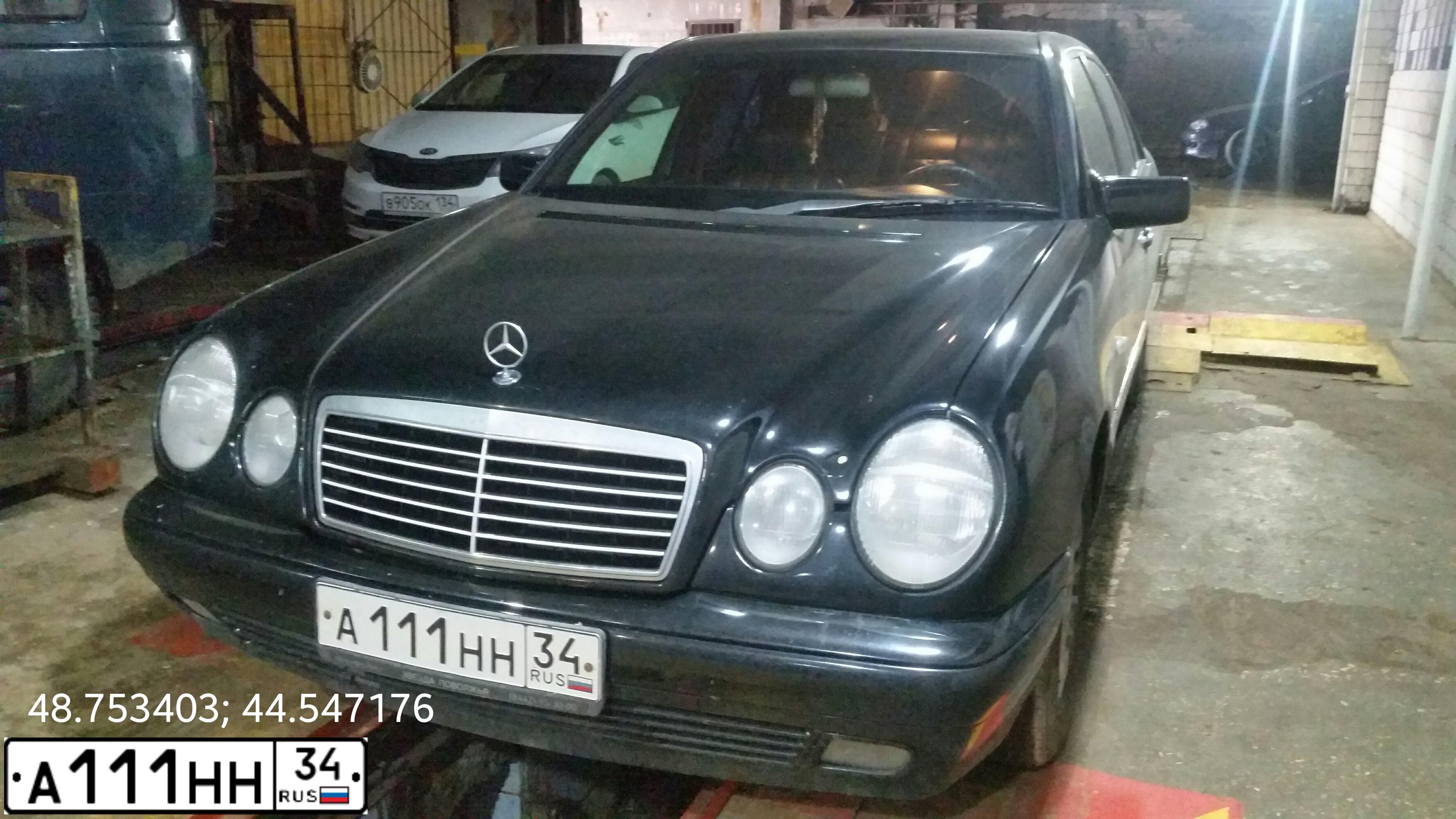Фото автомобиля MERCEDES-BENZ MERCEDES BENZ E200, 1998 — госномер А111НН34. Цвет: ЧЕРНЫЙ