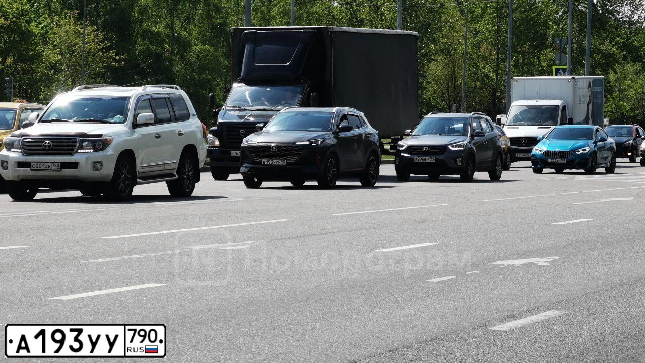 Фото автомобиля GEELY EMGRAND, 2012 — госномер А193УУ790. Цвет: ВИШНЕВЫЙ ТЕМНЫЙ