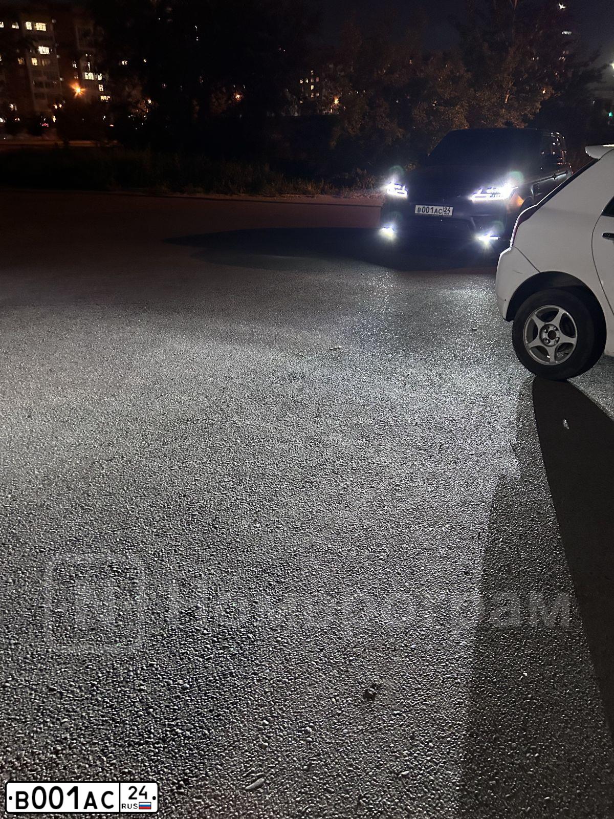 Фото автомобиля LAND ROVER RANGE ROVER, 2022 — госномер В001АС24. Цвет: синий