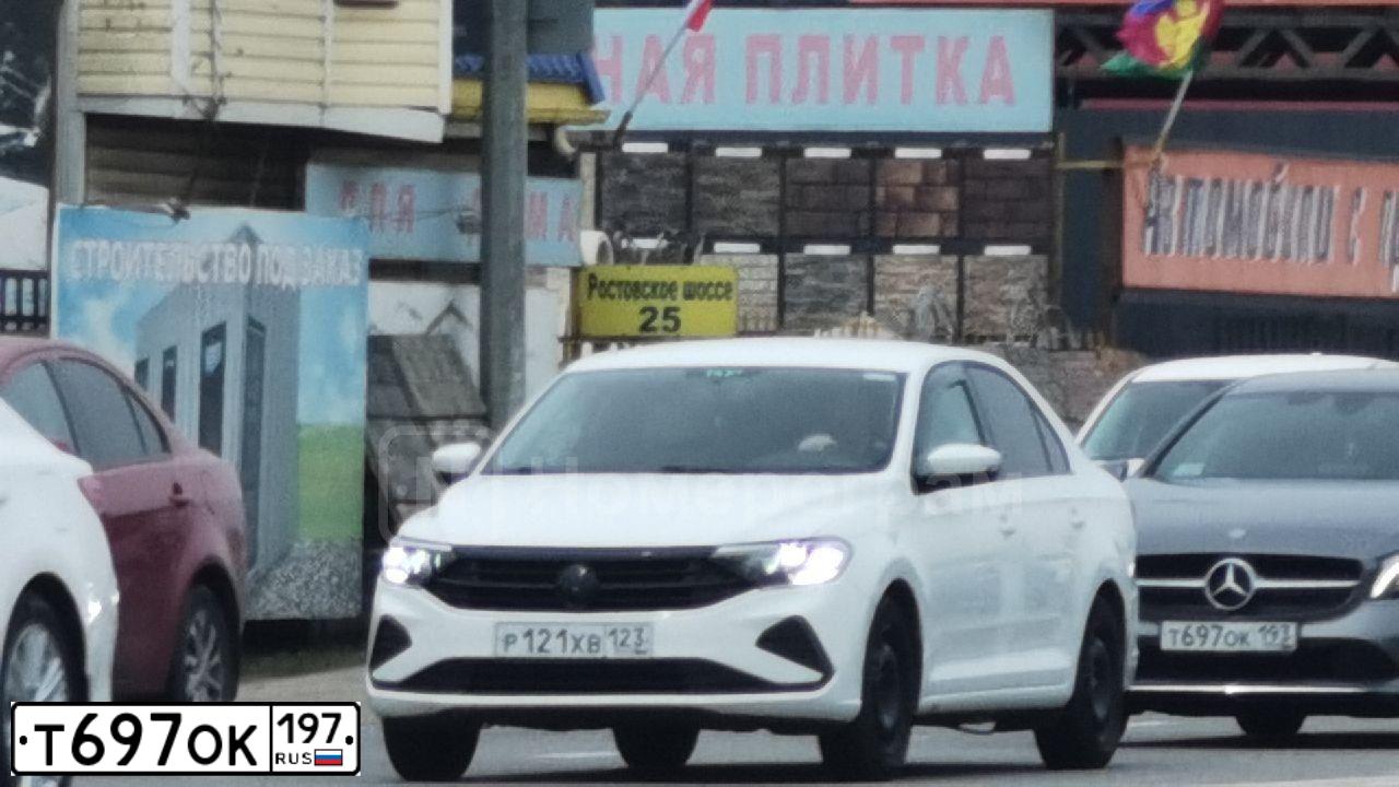 Фото автомобиля LADA 2171 PRIORA, 2011 — госномер Т697ОК197. Цвет: ВИШНЕВЫЙ ТЕМНЫЙ