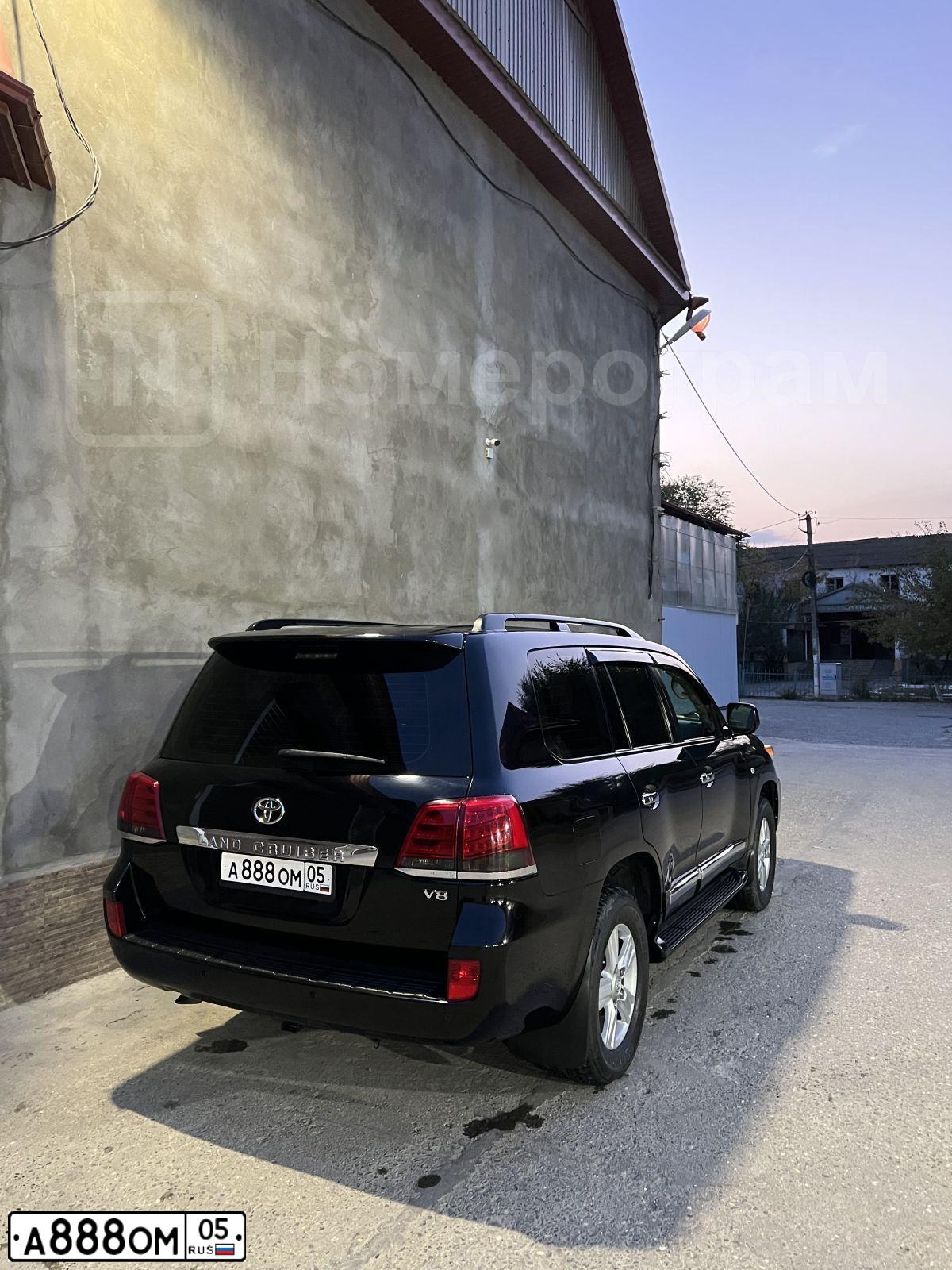 Фото автомобиля TOYOTA LANDCRUISER 200, 2010 — госномер А888ОМ05. Цвет: ЧЕРНЫЙ