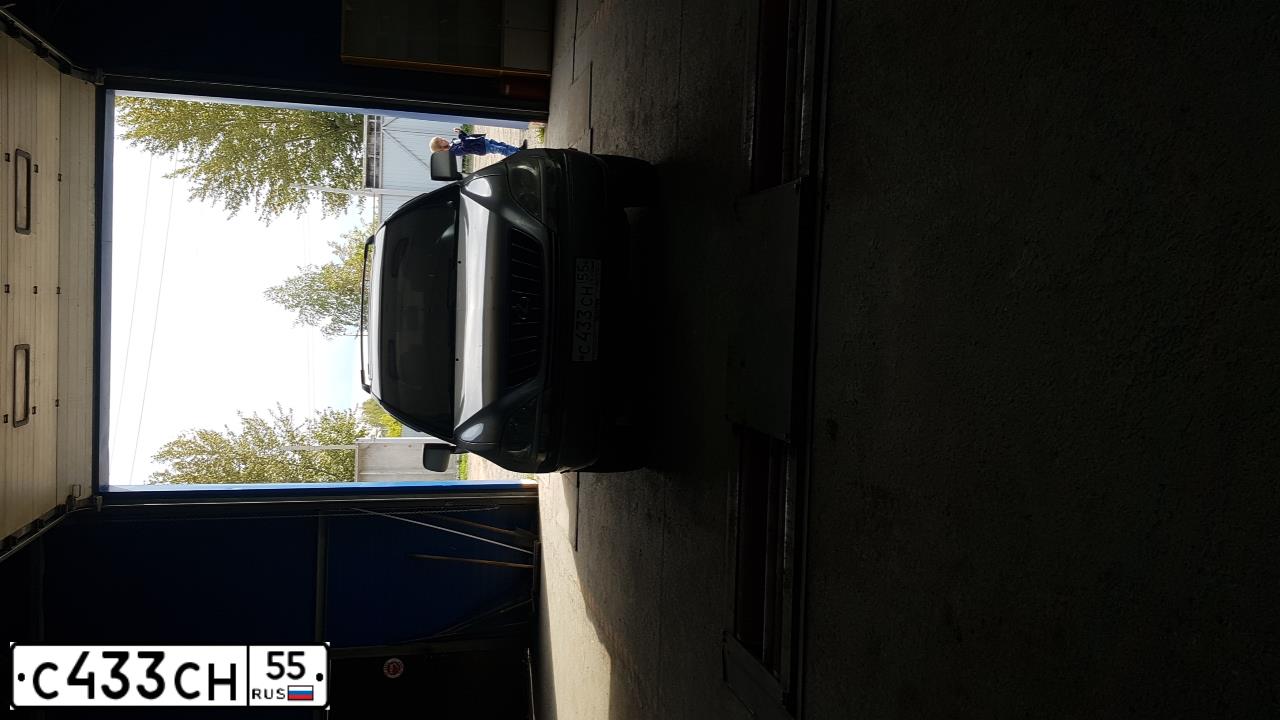 Фото автомобиля HYUNDAI IX35, 2013 — госномер Т186СН55. Цвет: Серебристый