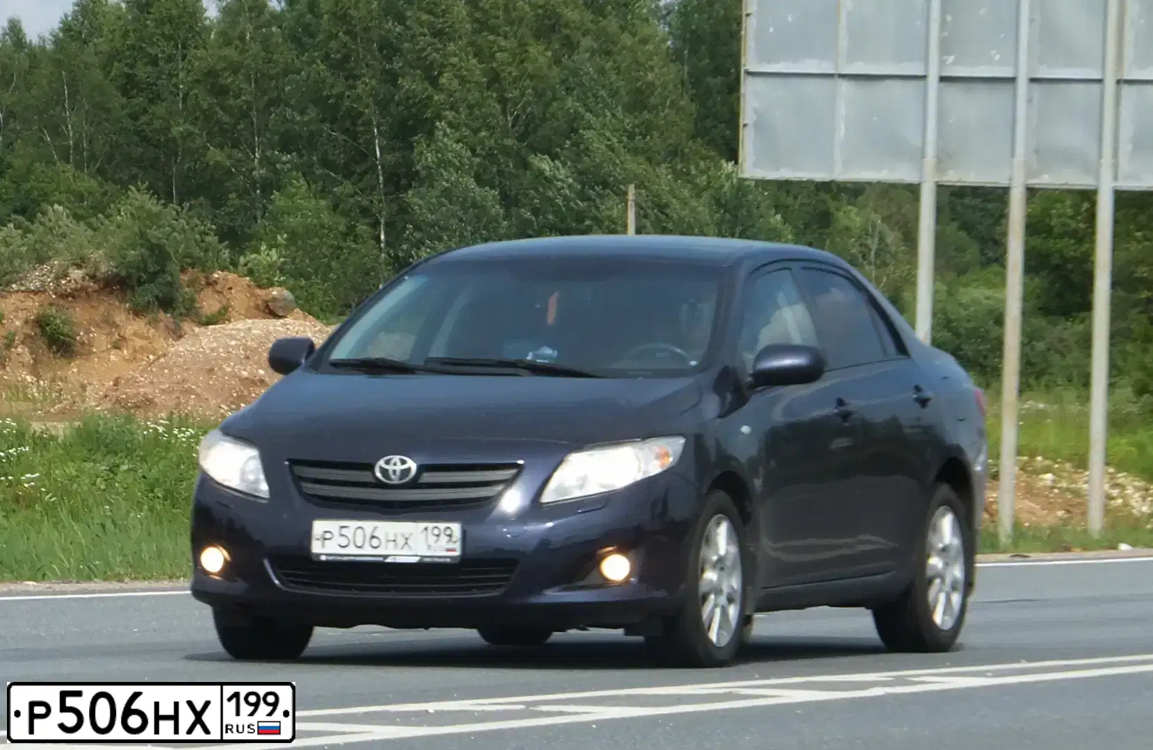 Фото автомобиля TOYOTA COROLLA, 2008 — госномер Р506НХ199. Цвет: ТЕМНО-СИНИЙ