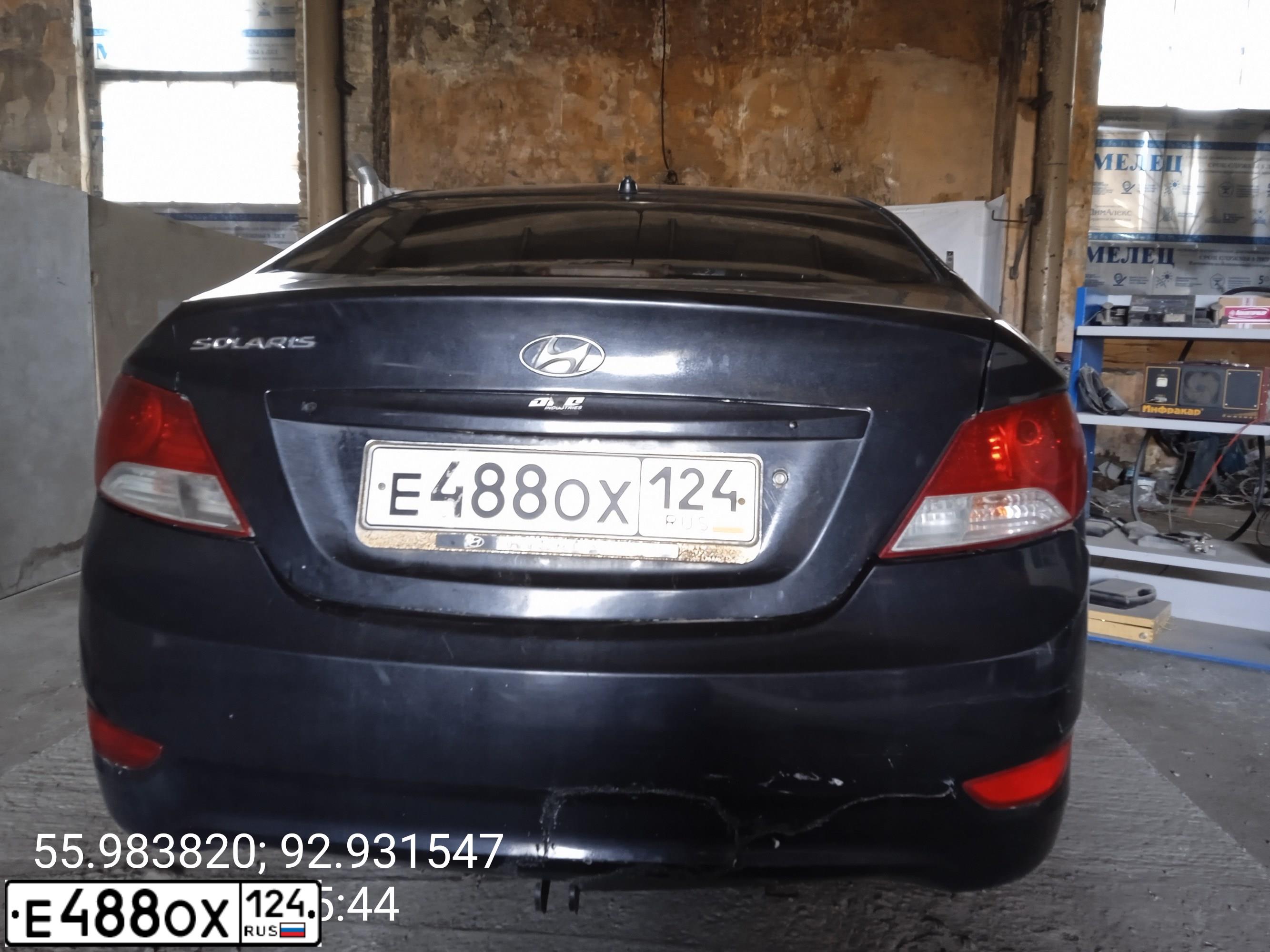 Фото автомобиля HYUNDAI SOLARIS, 2011 — госномер Е488ОХ124. Цвет: ЧЕРНЫЙ