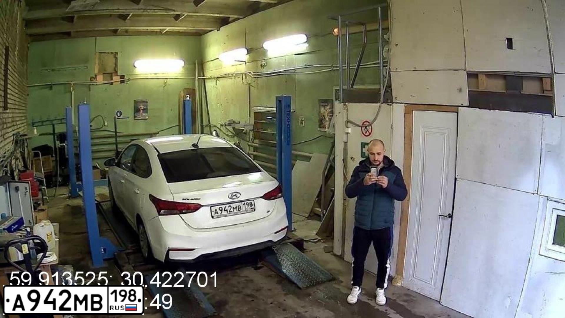 Фото автомобиля HYUNDAI SOLARIS, 2018 — госномер А942МВ198. Цвет: Белый