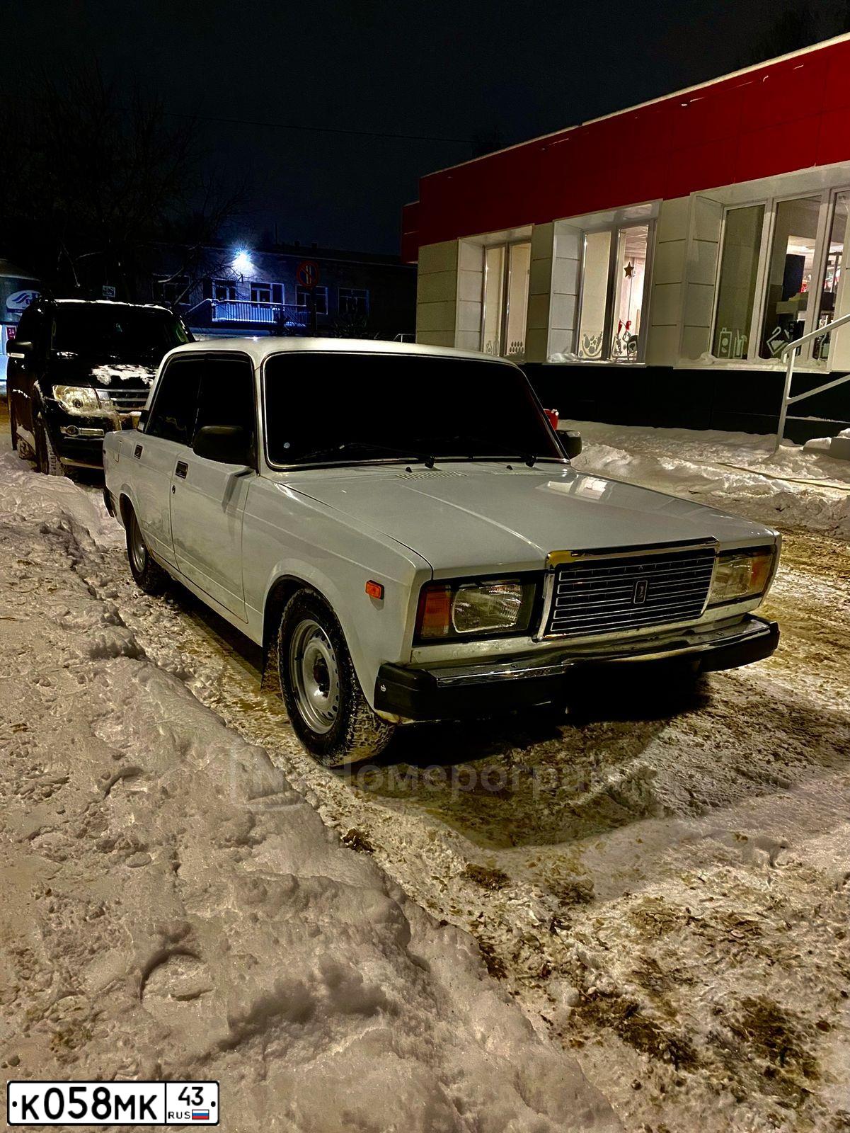 Фото автомобиля LADA 2107, 2002 — госномер С550УЕ43. Цвет: ЯРКО-БЕЛЫЙ