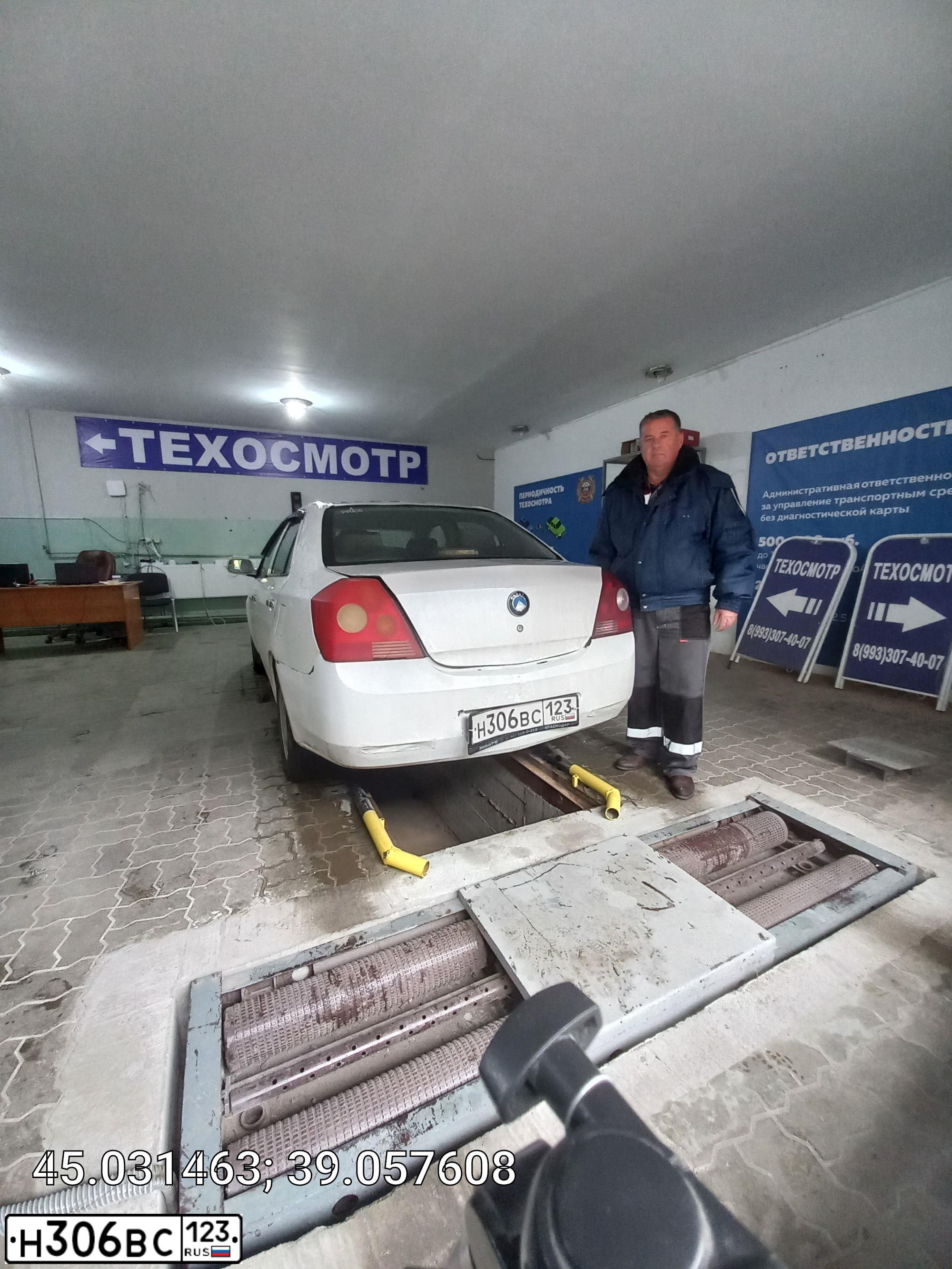 Фото автомобиля GEELY MK, 2012 — госномер Н306ВС123. Цвет: Белый