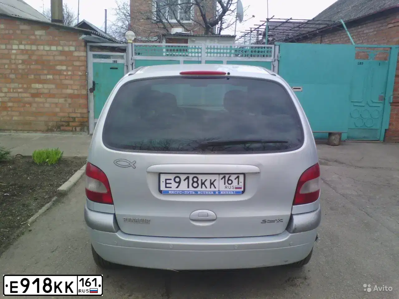 Фото автомобиля RENAULT MEGANE /GRAND/ SCENIC, 2003 — госномер Е918КК161. Цвет: серебристый