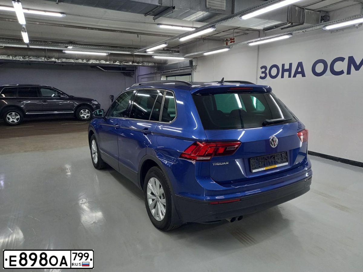 Фото автомобиля VOLKSWAGEN TIGUAN, 2019 — госномер Р662ЕТ977. Цвет: СИНИЙ