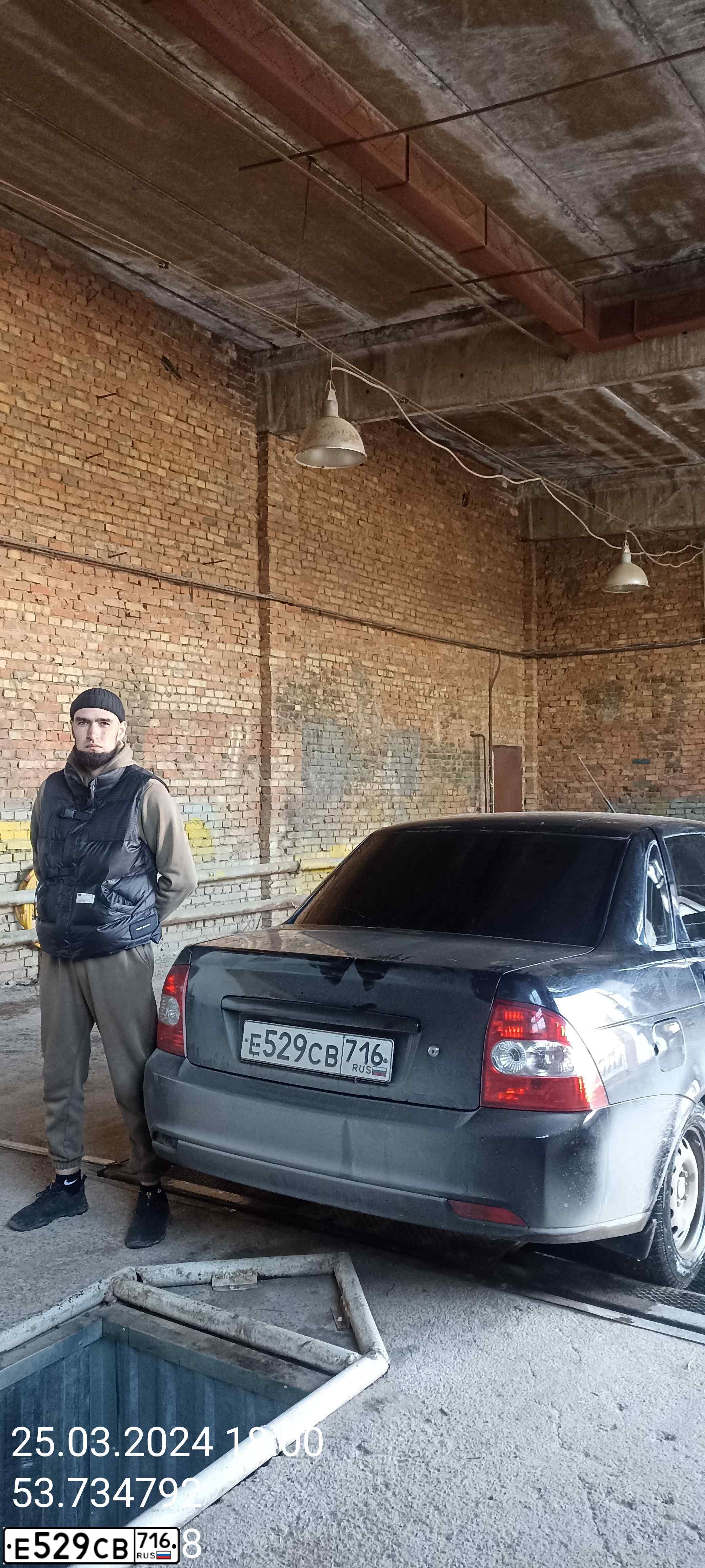Фото автомобиля LADA 2170 PRIORA, 2010 — госномер Е529СВ716. Цвет: СИНЕ-ЧЕРНЫЙ