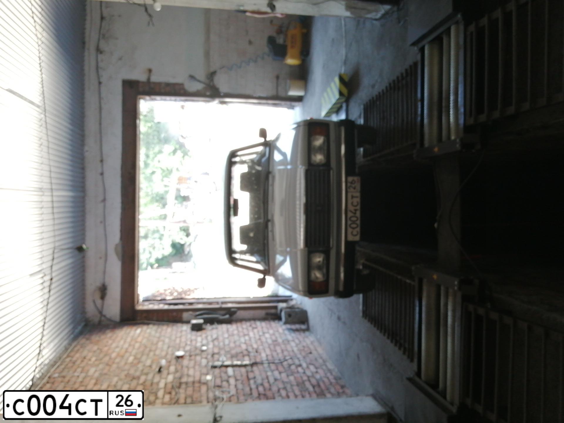 Фото автомобиля LADA 2107 LADA, 2001 — госномер С004СТ26. Цвет: ЯРКО-БЕЛЫЙ