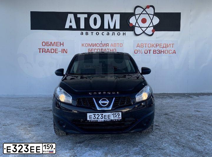 Фото автомобиля NISSAN QASHQAI, 2013 — госномер Е323ЕЕ159. Цвет: ФИОЛЕТОВЫЙ