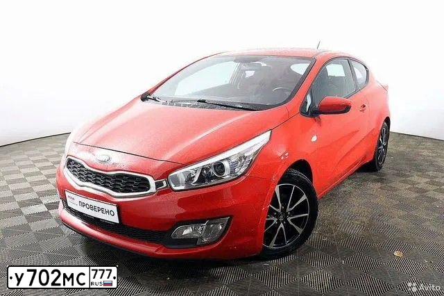 Фото автомобиля KIA CEE'D, 2014 — госномер В349УХ799. Цвет: Красный