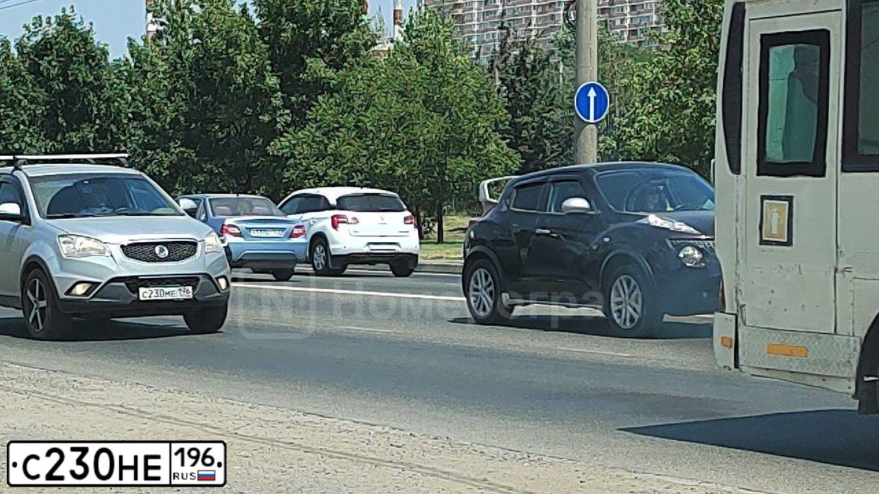 Фото автомобиля TOYOTA COROLLA, 2008 — госномер Х209ВЕ196