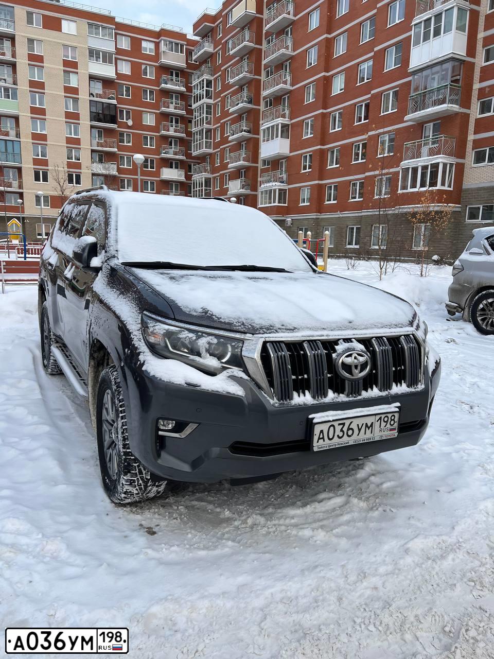 Фото автомобиля TOYOTA LANDCRUISER, 2018 — госномер А036УМ198. Цвет: СЕРЫЙ