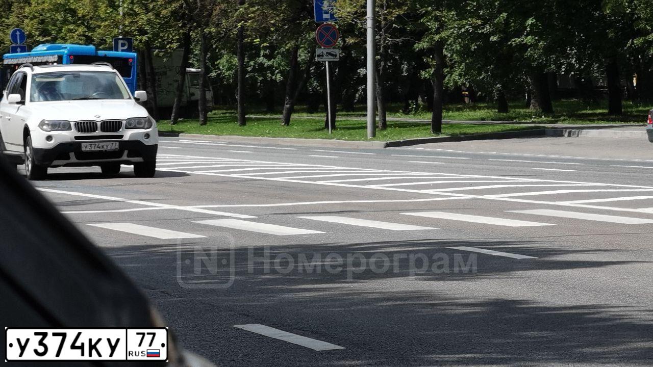 Фото автомобиля VAZ ВАЗ 21060, 1995 — госномер У374КУ77. Цвет: БЕЛЫЙ