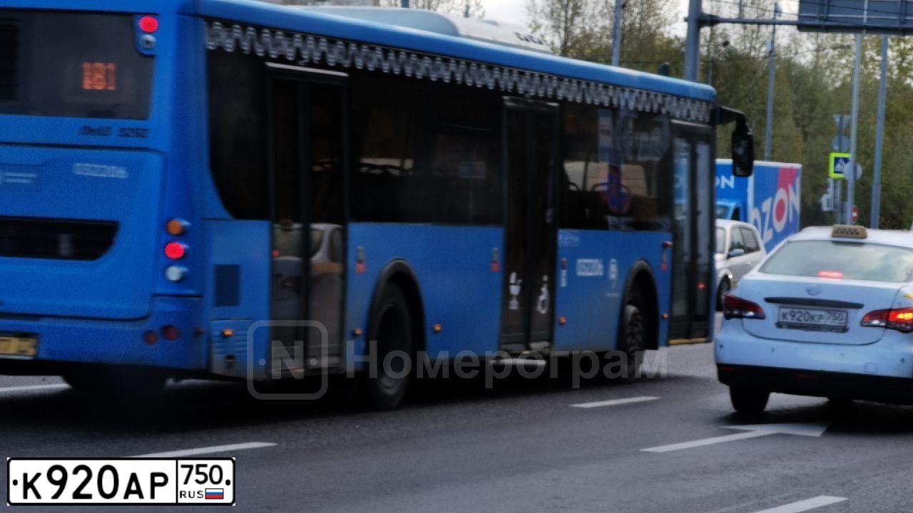 Фото автомобиля OPEL ASTRA, 2005 — госномер Т558ТА777. Цвет: БОРДОВЫЙ