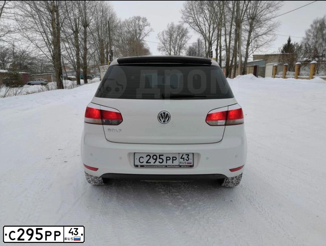 Фото автомобиля VOLKSWAGEN GOLF, 2011 — госномер С295РР43. Цвет: Белый